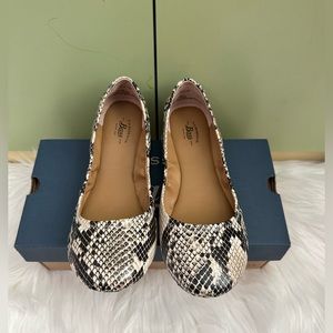Never Used Bass snake skin print size 7.5
